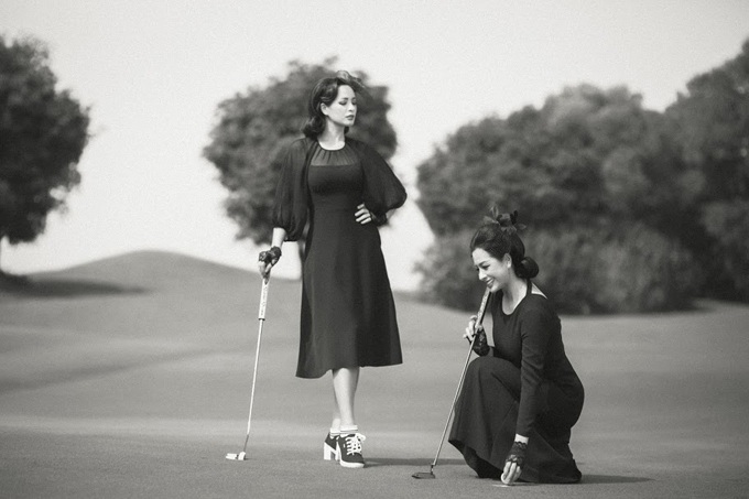 Bộ ảnh của Thúy Hằng và Thúy Hạnh lấy bối cảnh sân golf